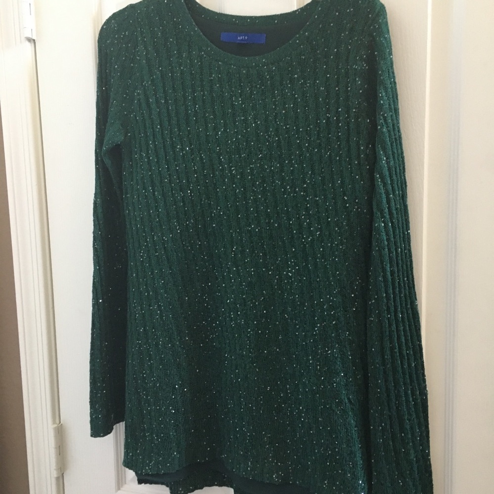 FINAL MARKDOWN Ladies apt 9 sweater small